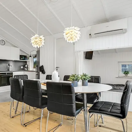 3 Bedroom Cozy In Dom wakacyjny *