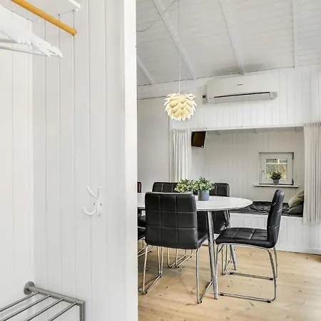 3 Bedroom Cozy In Dom wakacyjny Jerup
