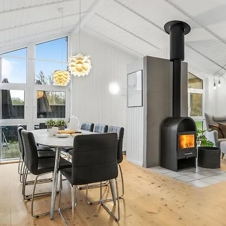 Dom wakacyjny 3 Bedroom Cozy In *